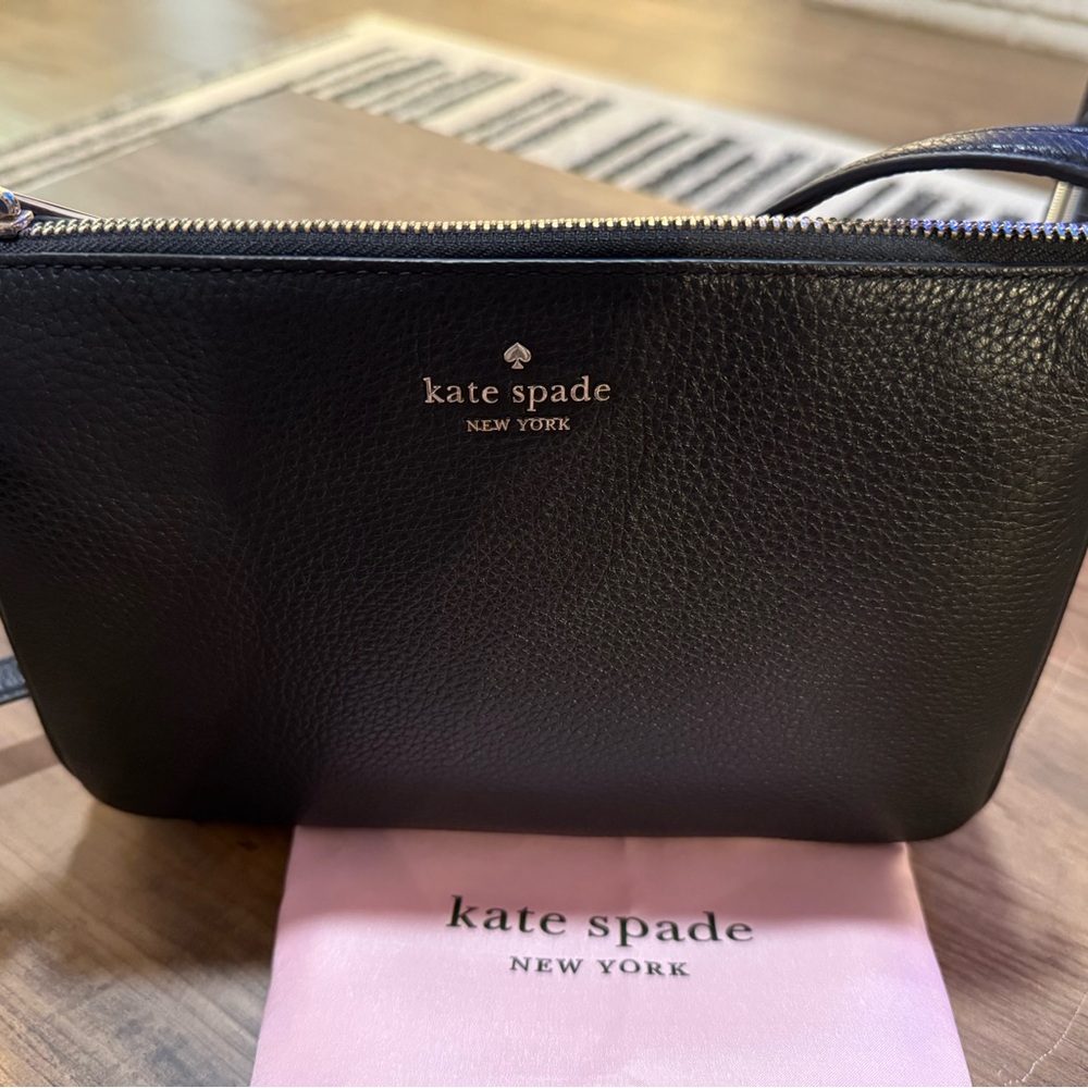 Kate Spade New York Jackson Triple Gusset Crossbody 👜 Excellent Condition!
